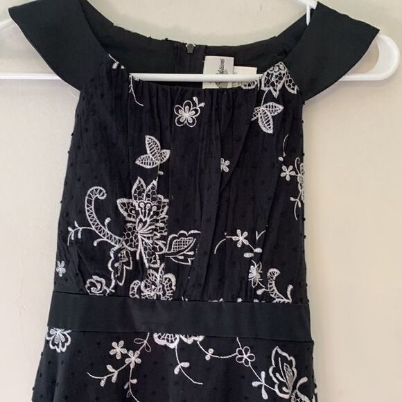 Rare Editions black dress with white embroidered flowers. Tie back. Size 14 - Picture 3 of 10